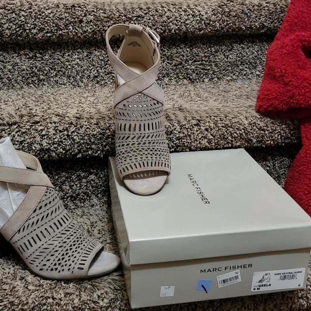 Marc Fisher Sandals - Picture 5 of 6